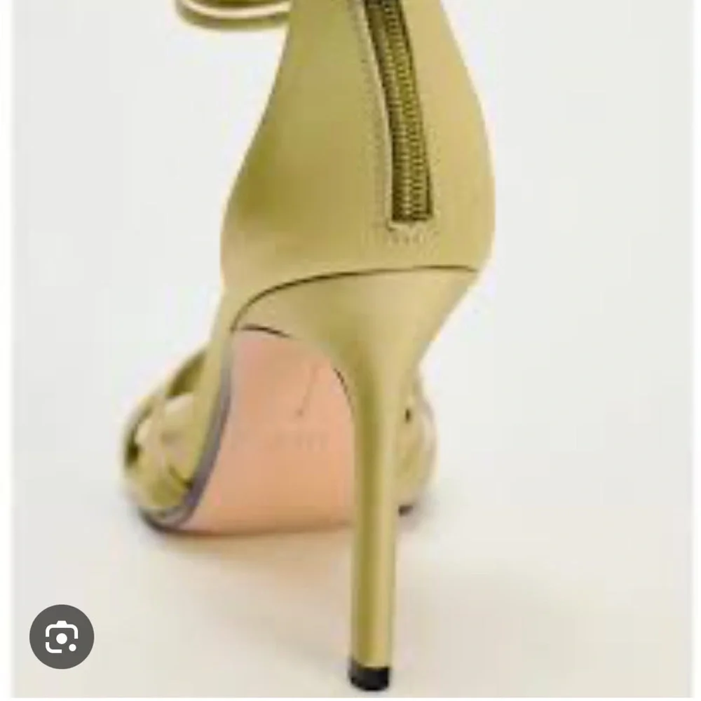 VIRAL NEW ! ZARA Vacation LEATHER SANDALS SIZE 7.5
🚨FIRM PRICE NO DISCOUNT - Picture 2 of 5
